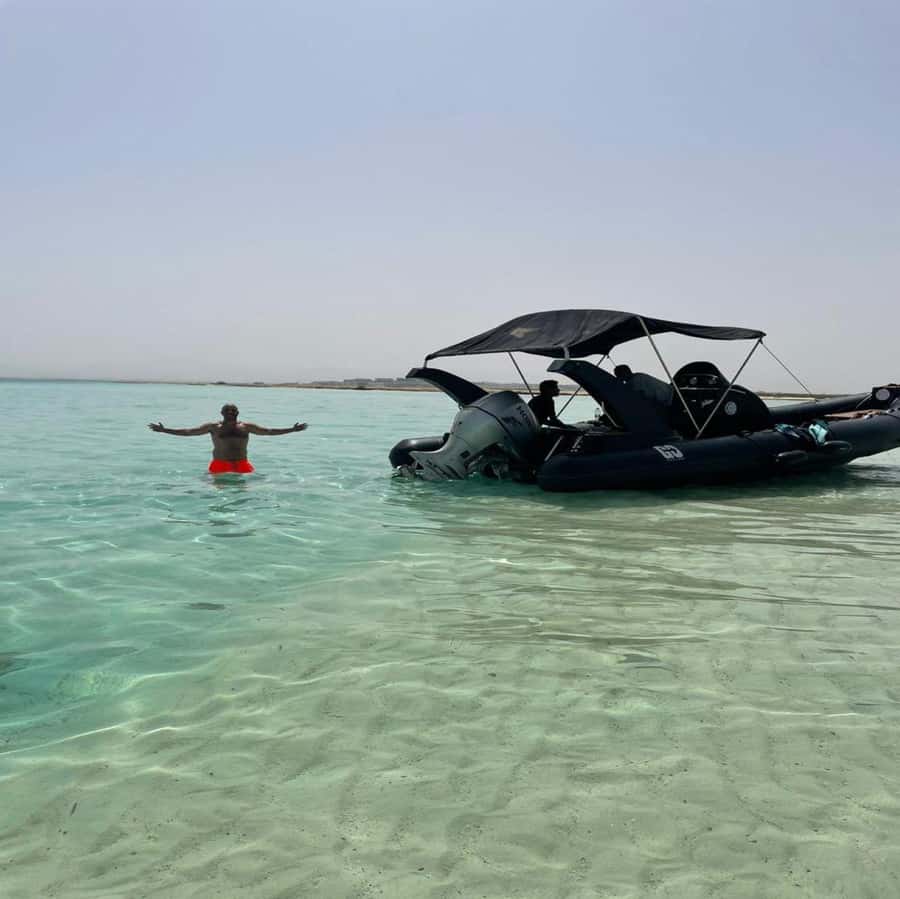Hurghada: Private Dinner and Sunset Yacht Cruise - What Sunset Views and Snorkel Time Look Like in Practice