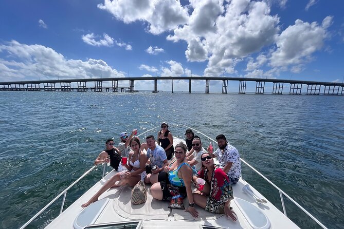 Island Fun Yacht Rental in Miami Beach - Key points at a glance