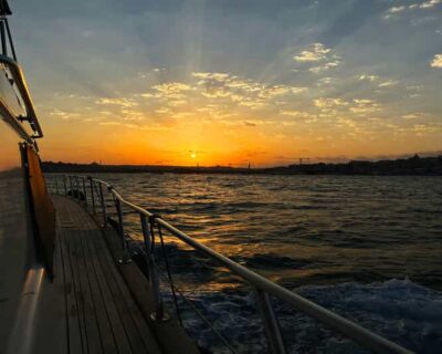 Istanbul: Bosphorus and Golden Horn Sunset Yacht Cruise - Getting There at Kabataş: The Easiest Start Point
