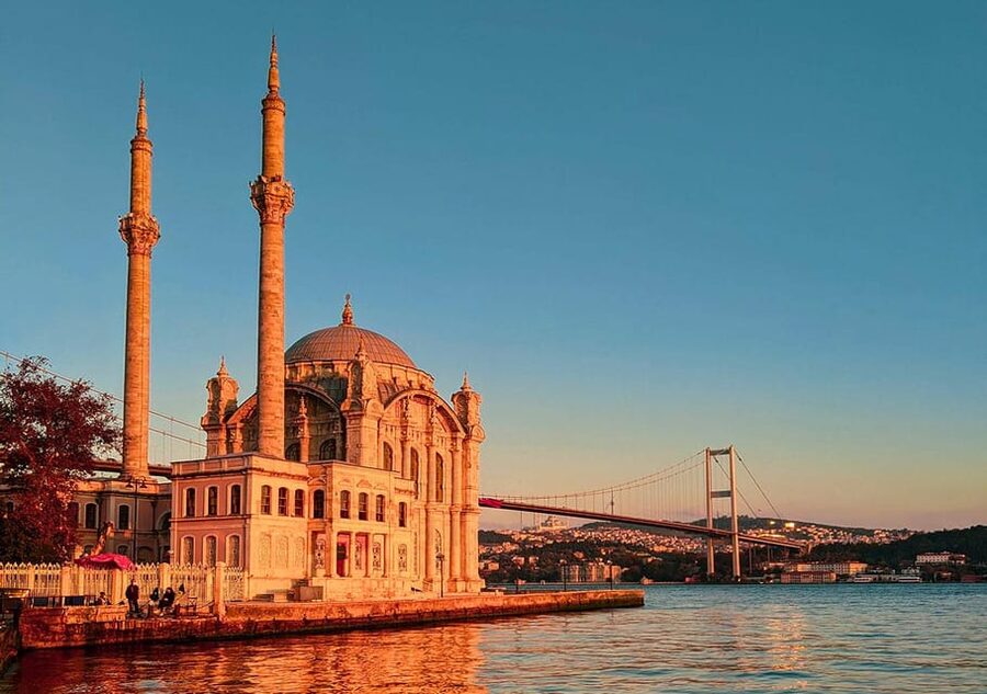 Istanbul: Bosphorus Cruise by Luxury Yacht - Galataport Istanbul: A Modern Break Between Icons