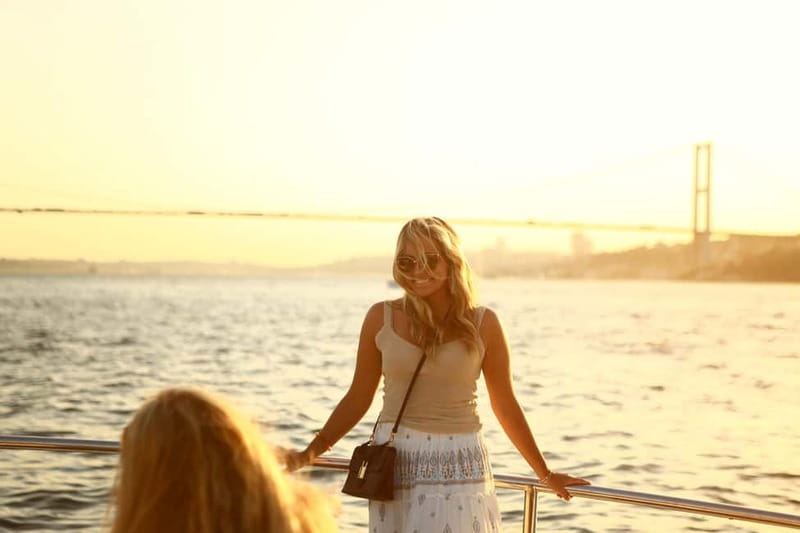 Istanbul: Bosphorus Private Guided Yacht Cruise with Snacks - Finding your meeting point near Kuruçeşme Park (and what to expect at check-in)