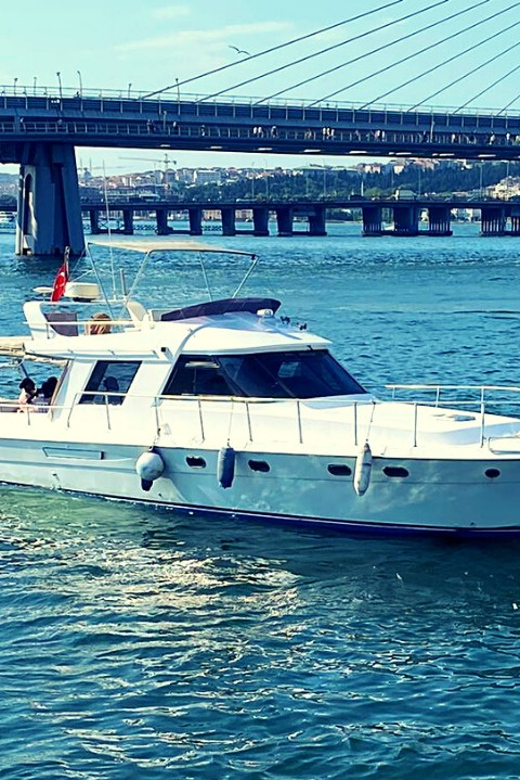 İstanbul: Bosphorus Private Yacht Cruise with Tea and Coffee - Why the Bosphorus Yacht View Feels Worth It