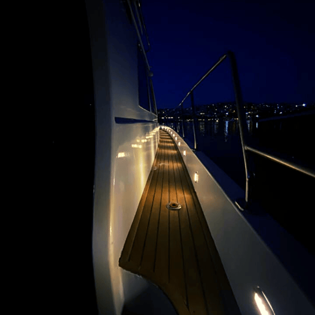 İstanbul: Bosphorus Private Yacht Cruise with Tea and Coffee - Palace Views: Dolmabahçe, Çırağan, and Beylerbeyi from Sea Level