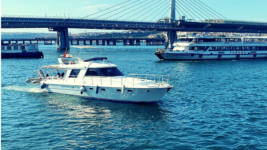 İstanbul: Bosphorus Private Yacht Cruise with Tea and Coffee - Crew Service Quality: How to Set Expectations for a Private Charter