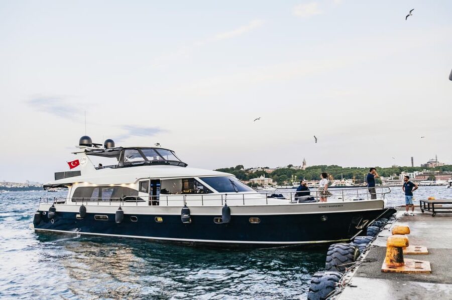 Istanbul: Bosphorus Sunset Cruise on a Luxury Yacht - Luxury Bosphorus Sunset Cruise: how the experience really feels