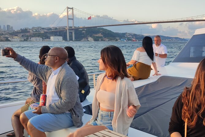 Istanbul Bosphorus Sunset Cruise on Luxury Yacht - Üsküdar and the Maiden’s Tower: legend, skyline, and sunset timing