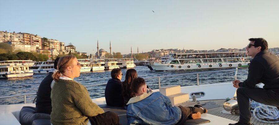 Istanbul: Bosphorus Sunset Cruise on Yacht with Live Guide - Boarding at Kabataş: Where You Start and How Easy It Feels