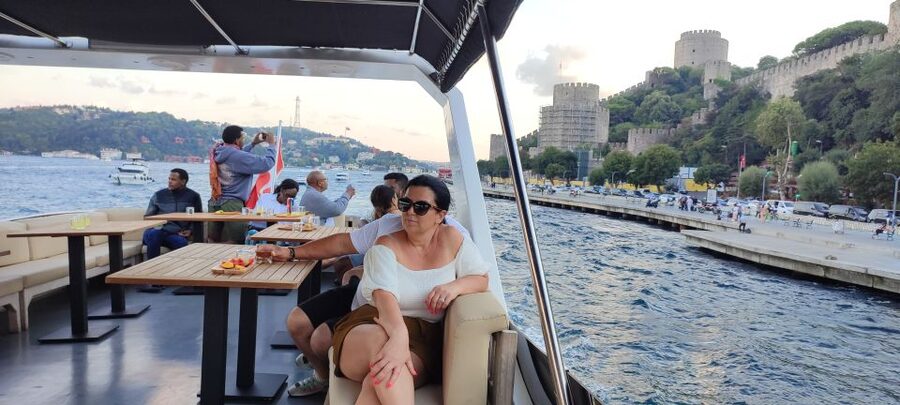 Istanbul: Bosphorus Sunset Cruise on Yacht with Live Guide - Maiden’s Tower at Sunset: The Money Shot Moment