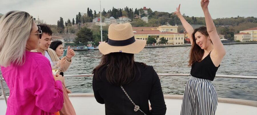 Istanbul: Bosphorus Sunset Cruise on Yacht with Live Guide - Returning Toward Kabataş: Old City Lights to Close the Loop