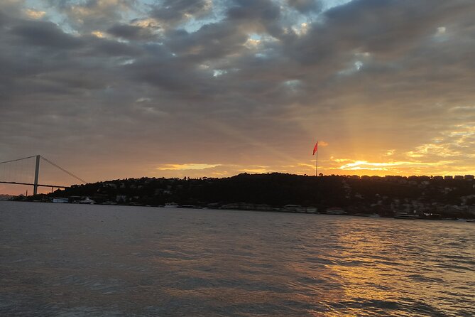 Istanbul Bosphorus Sunset Cruise with Wine on a Luxury Yacht - Asia side highlights: fortresses, mansions, and Maiden’s Tower