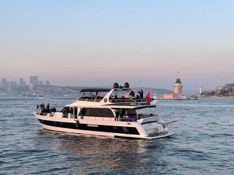 Istanbul: Bosphorus Sunset or Night Yacht Cruise & Transfers - The 2-hour flow: what you can expect while you cruise the strait
