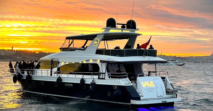 Istanbul: Bosphorus Sunset Yacht Cruise with Live Guide - Photo strategy: how to avoid the sun in your eyes