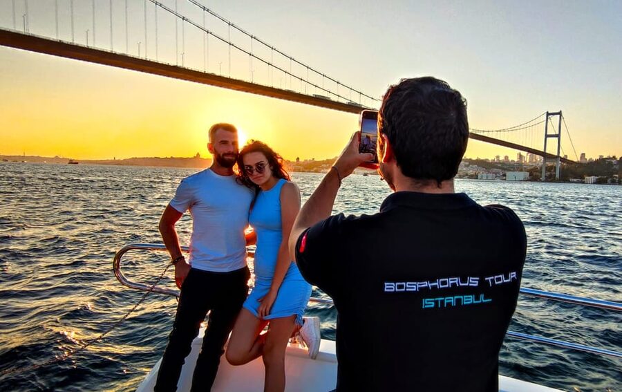 Istanbul: Bosphorus Sunset Yacht Cruise with Live Guide - The yacht and small-group comfort (25 meters, up to 30 people)