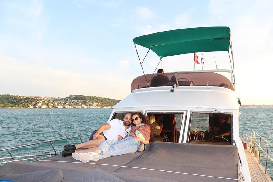 Istanbul: Bosphorus Yacht Cruise at Sunset with Snacks - Key things that make this Bosphorus sunset cruise worth your time