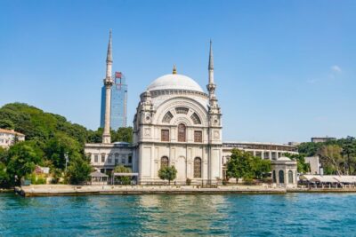 Istanbul: Bosphorus Yacht Cruise with Stopover on Asian Side - Starting near Dolmabahçe: why this end of the waterway sets the tone