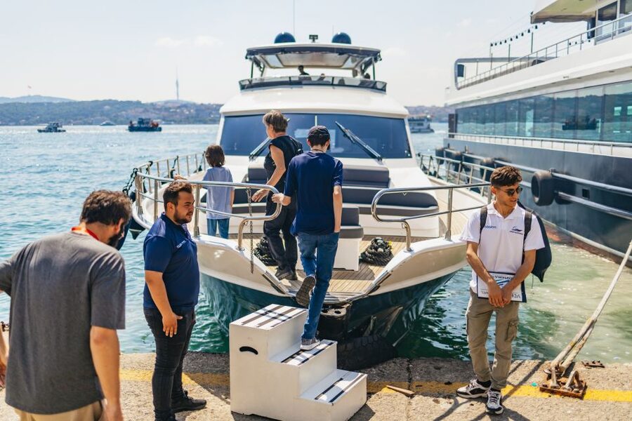 Istanbul: Bosphorus Yacht Cruise with Stopover on Asian Side - Onboard comfort: what’s included and why it matters on a short cruise