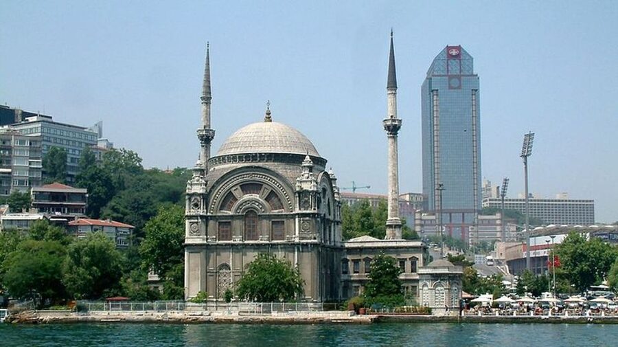 Istanbul: Dolmabahce Palace Tour and Bosphorus Yacht Cruise - Logistics and practical tips for a smoother morning