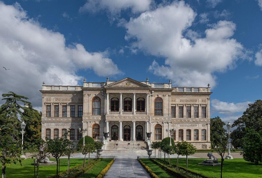 Istanbul: Dolmabahce Palace Tour and Bosphorus Yacht Cruise - Bezm-i Alem Valide Sultan Mosque: a quick look with strong details