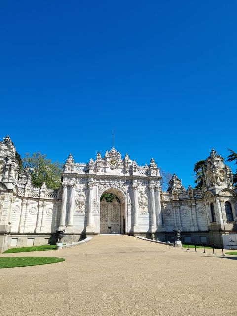 Istanbul: Dolmabahçe Palace Tour and Sunset Yacht Cruise - The short shoreline sightseeing stops that set up the cruise