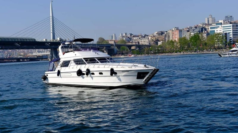 Istanbul: Luxury Yacht on Bosphorus - Sights you’ll see from sea level: Dolmabahçe, Ortaköy Mosque, Maiden’s Tower