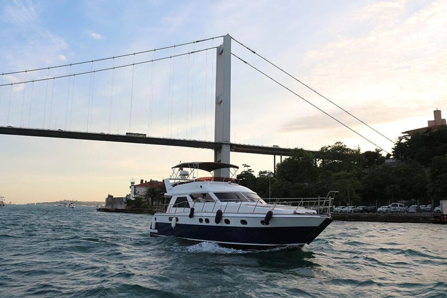 Istanbul: Luxury Yacht Tour at Sunset w Snacks - Key things to know before you go