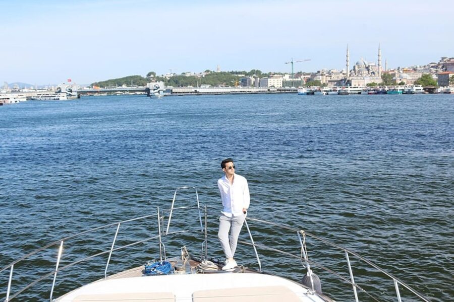 Istanbul: Luxury Yacht Tour at Sunset w Snacks - Getting to Kabatas: your easiest starting point