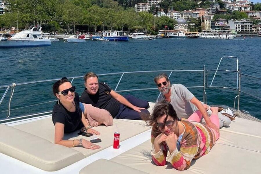 Istanbul: Luxury Yacht Tour at Sunset w Snacks - Snacks and tea/coffee: small, smart, and included