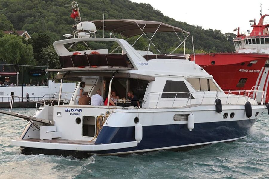 Istanbul: Luxury Yacht Tour at Sunset w Snacks - The sunset cruise route: what you’ll actually see