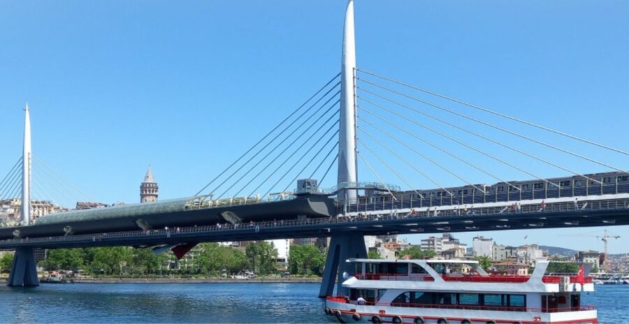 Istanbul: Private Bosphorus Cruise By Luxury Yacht - Küçüksu Palace and Beylerbeyi Palace: Waterfront Elegance in Motion