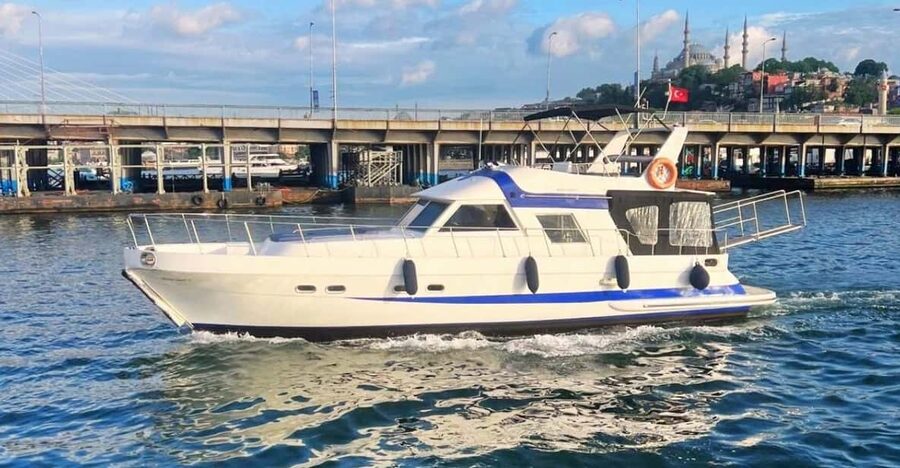 İstanbul:Private Luxury Yacht on Bosphorus 14 Meter(46 feet) - Should you book this private luxury yacht?
