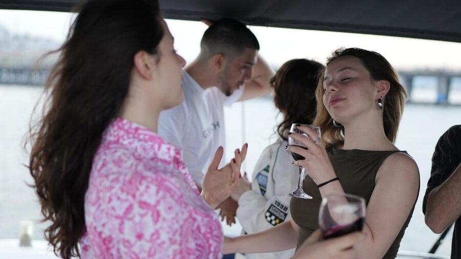 İstanbul:Private Luxury Yacht on Bosphorus 14 Meter(46 feet) - From Ayvansaray Port: what a 14-meter Bosphorus cruise really changes