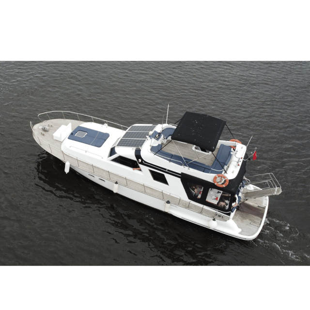 İstanbul:Private Luxury Yacht on Bosphorus 14 Meter(46 feet) - Service details that matter: captain, licensed guide, and meet-up sanity