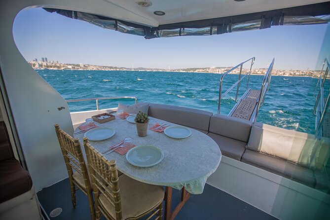 Istanbul Private Luxury Yacht on Bosphorus 14 mt 46feet - Kuleli Military High School and Beylerbeyi Palace: Asian shore grandeur