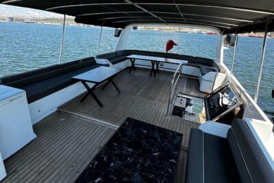 Istanbul Private Luxury Yacht on Bosphorus 25 Meter 82 Feet - What’s Included (and What You Should Bring)