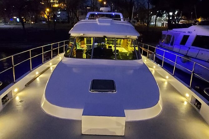 Istanbul Private Yacht Tour - 2 Hours - Ottoman Palaces from the Water: Dolmabahçe and Beylerbeyi in Context
