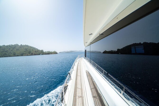 Istanbul: Small-Group Yacht Cruise with Snacks, Sunset or Daytime - Karaköy Meeting Point: Getting on the yacht without stress