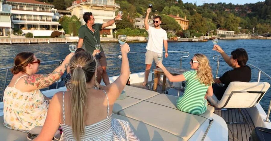 Istanbul: Small Group Yacht Tour with Unlimited Wine - Sunset and Photo Stops: Hagia Sophia, Ortaköy, and the Best Timing Trick