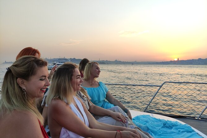 Istanbul Sunset Cruise With Luxury Yacht On Bosphorus - The 2-Hour Sunset Window: Why the Timing Works