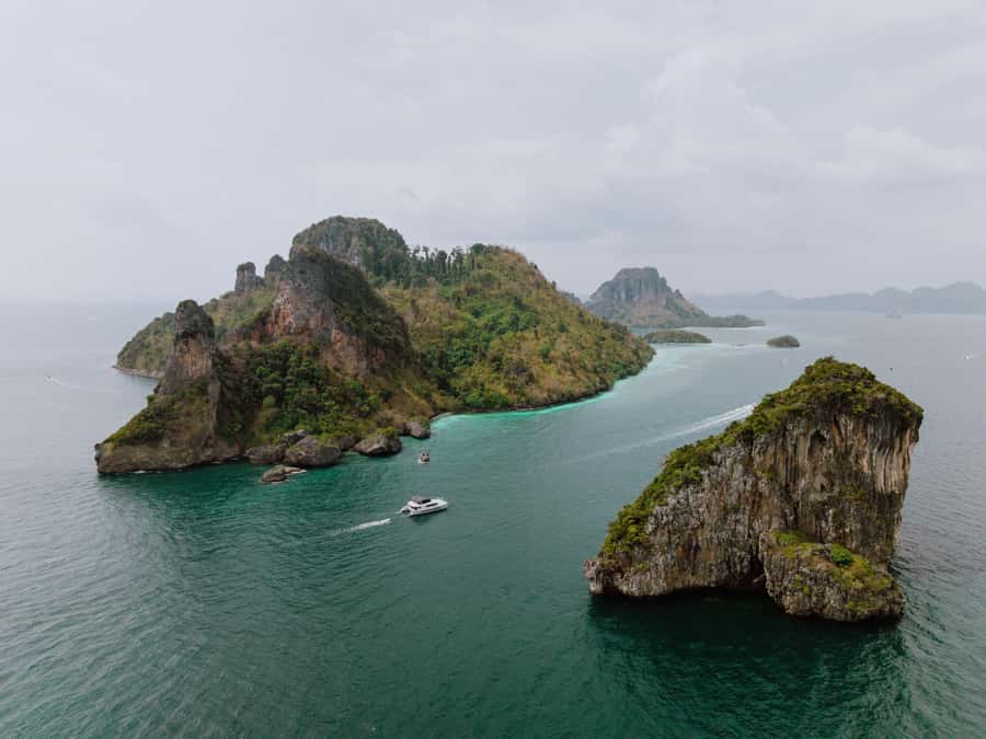 Krabi: 4 Island Premium Yacht with Snorkeling & Clear Kayak - Food, snacks, and the sunset dinner deal that actually fills you up