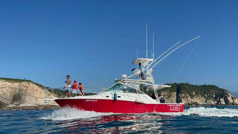 La Crucecita: Private Yacht Cruise in Huatulco with Drinks - La Crucecita pickup: the day starts at the lobby