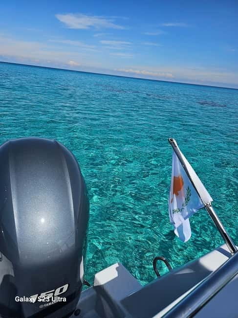 Latsi Blue Lagoon: Private Yacht with Drinks - The private yacht experience: comfort, space, and practical service