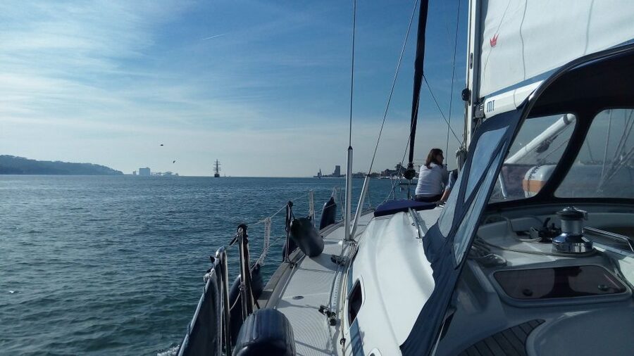 Lisbon: 2-Hour Sailing Yacht Cruise & Guided Tour w/2 drinks - The Sailing Experience: Two Hours, Big Visual Payoff