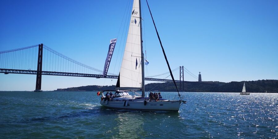 Lisbon: 2-Hour Sailing Yacht Cruise & Guided Tour w/2 drinks - Cross the Tagus Estuary: The Wide Water Moment