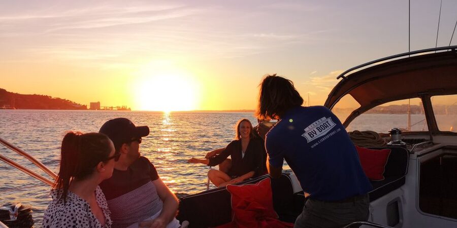 Lisbon: 2-Hour Sunset Sailing Tour on Luxury Sailing Yacht - São Jorge Castle in 20 Minutes: A Quick Hit, Not a Long Hike