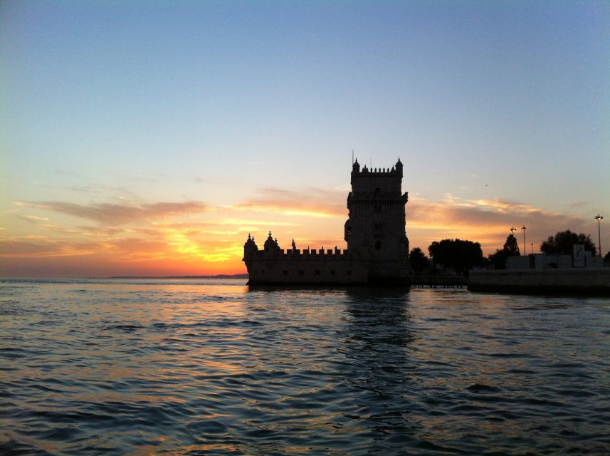 Lisbon: 2-Hour Sunset Sailing Tour on Luxury Sailing Yacht - Guide Style and Language: What You’ll Hear on the Water