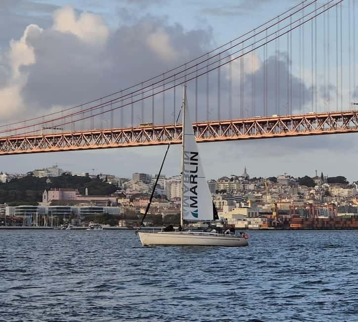 Lisbon: Classic Yacht Tour with Drinks and Pastel de Nata - Meeting at BLUE SKIPPER Café: get oriented before you sail