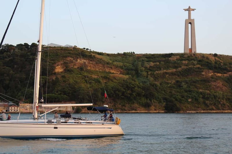 Lisbon: Classic Yacht Tour with Drinks and Pastel de Nata - The onboard vibe: wine, Pastel de Nata, and a real break from crowds