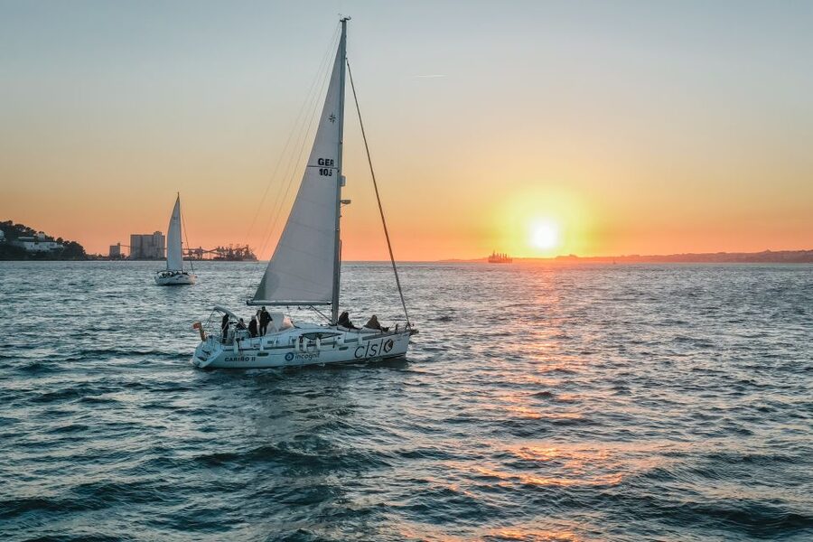 Lisbon: Private Tagus River Yacht Tour - Floating past Belém Tower and the Discoveries Monument