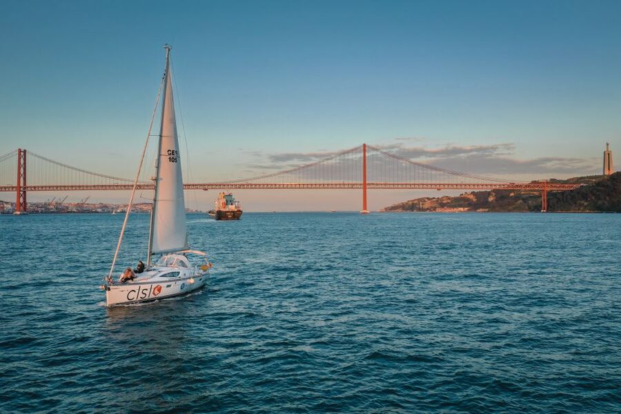 Lisbon: Private Tagus River Yacht Tour - Commerce Square at the golden hour