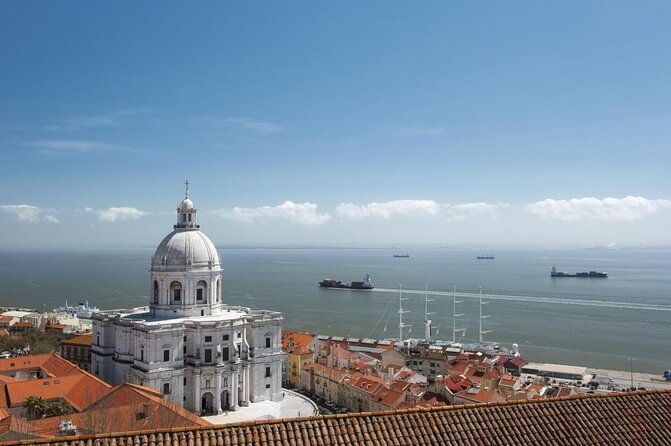 Lisbon Sailing Tour on a Luxury Sailing Yacht with 2 Drinks - Key things to know before you board
